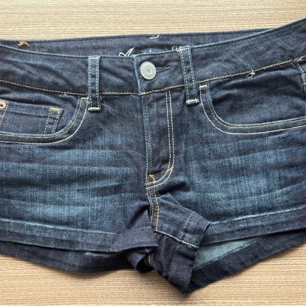 American Eagle Dark Wash Denim Short Shorts Sz 6
Never worn